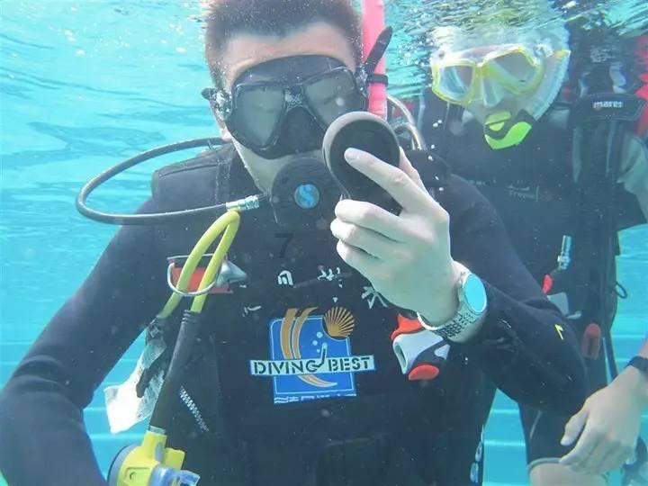 开车使用手机,浦江这些车主被拍了…