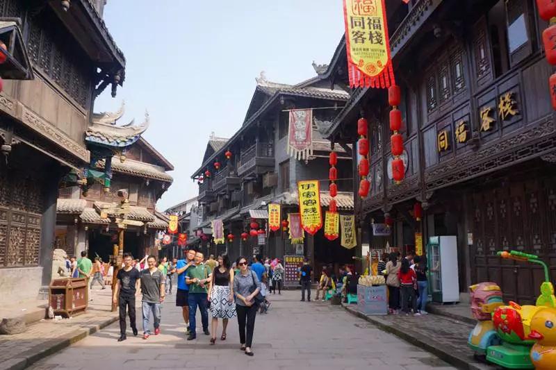 美国圣迭戈市强降雨引发洪水 宣布进入紧急状态